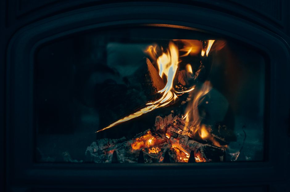 Boissons chaudes et couverture douce hygge.